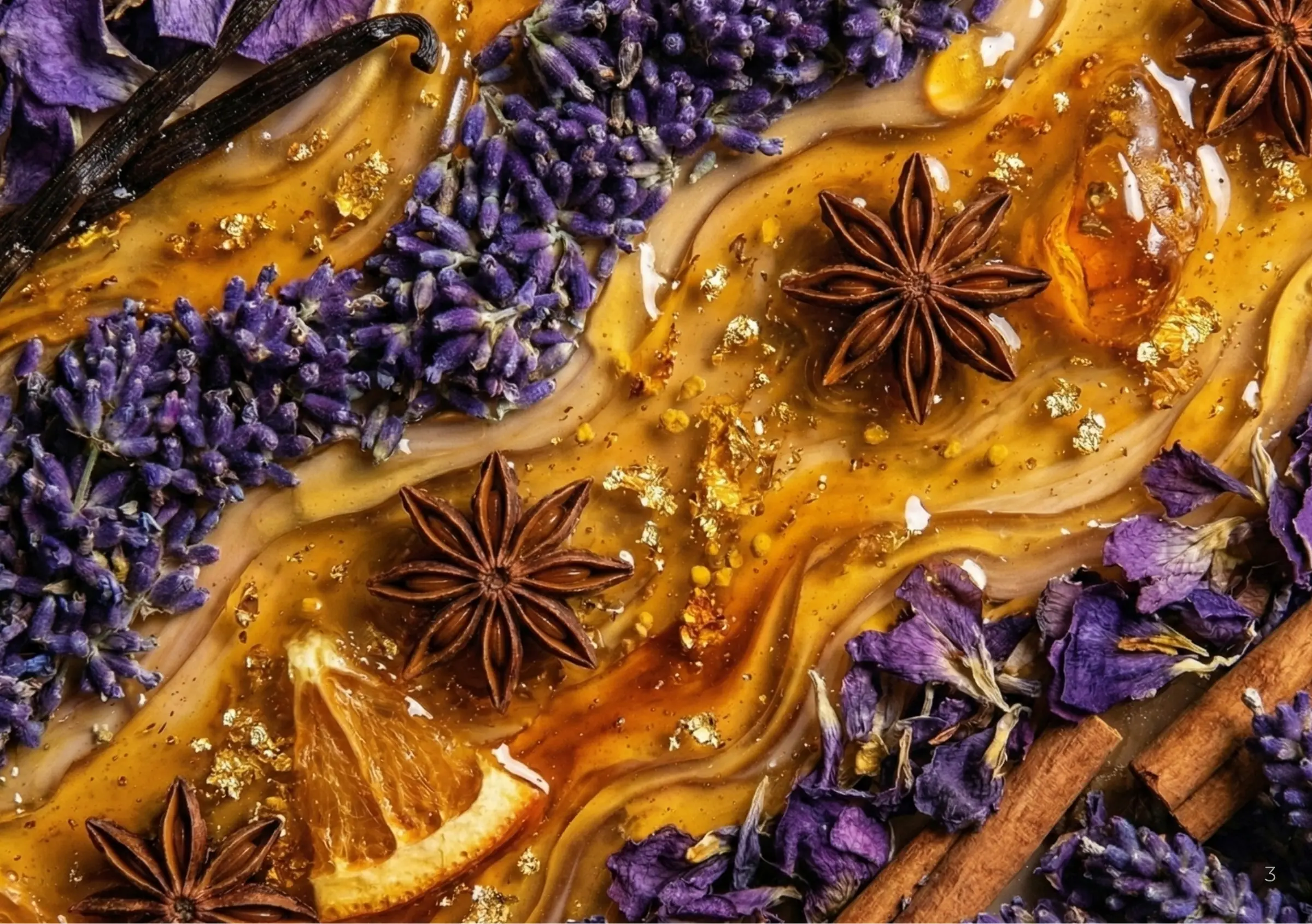 Lavender, star anise, vanilla and orange on swirls of amber